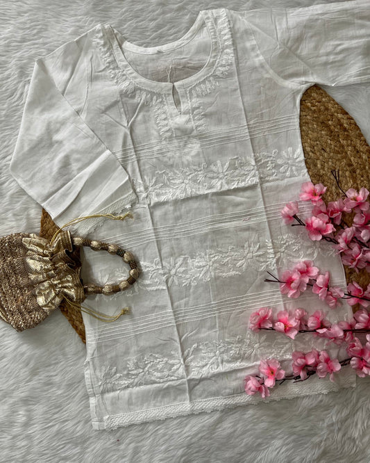 Dara White Short With Centre Lines